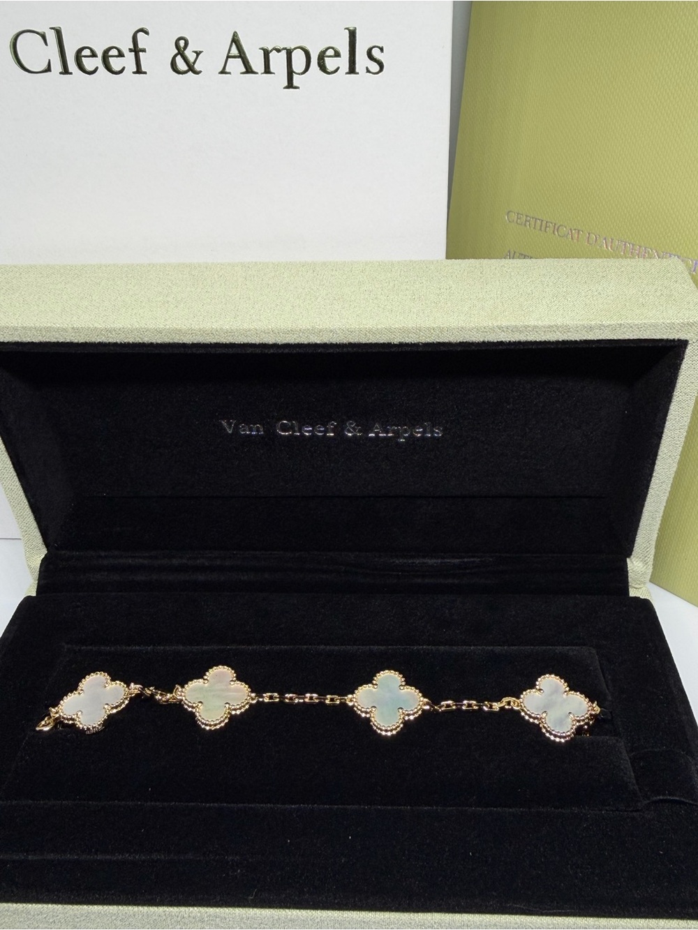 Clover Mother-of-Pearl Alhambra Bracelet in Rose Gold